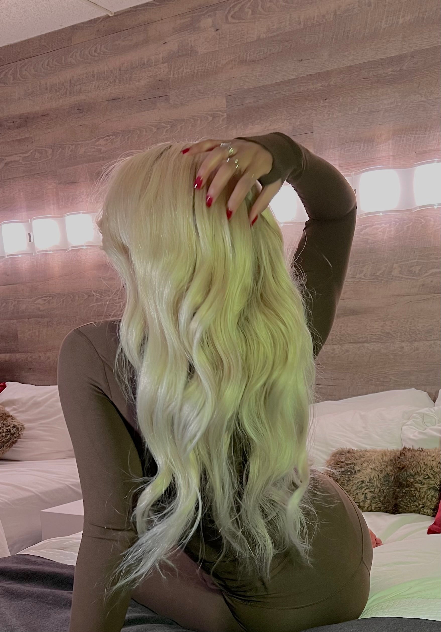 613 blonde body wave hd wig